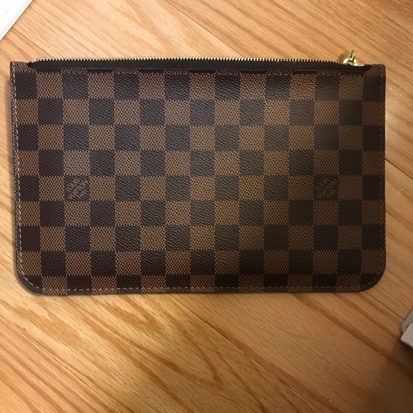 ❌SOLD❌$ 5️⃣0️⃣0️⃣ Damier Ebene pouch - Picture 3 of 9